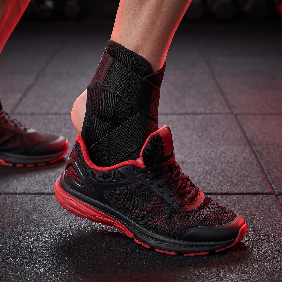 Adjustable Ankle Brace Ankle Support Stabilizer Slim Fit Sprained Ankle Brace for Men Women Compression Ankle Support for Sports Fitness Recovery