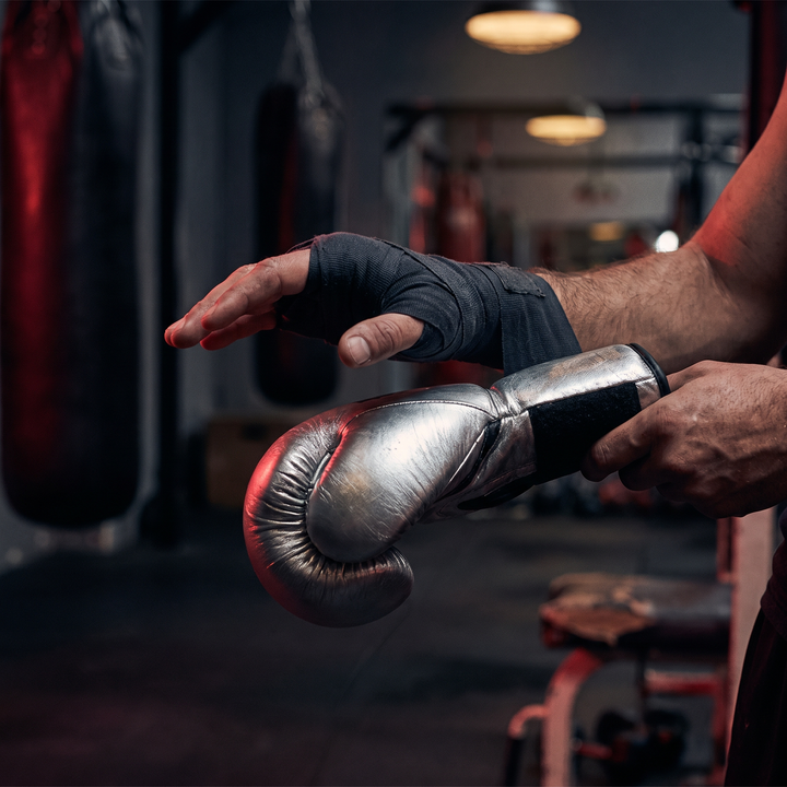 Professional Boxing Gloves Muay Thai Training Gloves MMA Sparring Gloves Men Women Sanda Kickboxing Sandbag Punching Mitts 6oz 8oz 10oz 12oz